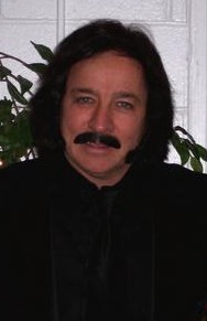 Tom Sadge (pronounced tom sage) as Engelbert Humperdinck